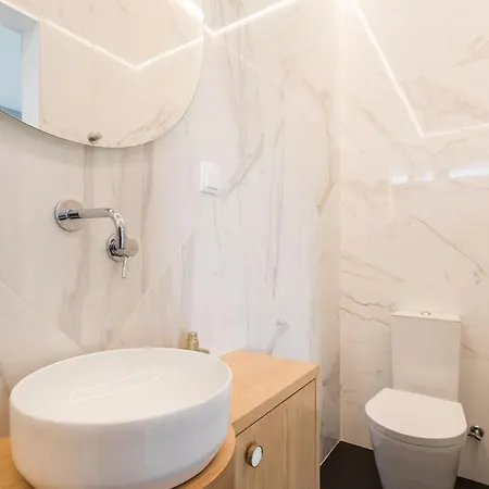 Airport Suites Apartment Lisbon