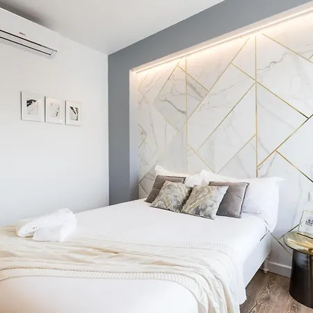 Airport Suites דירה *
